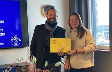 Remise du chèque à la  Présidente de l'association  Mme Nathalie Guignard des mains de notre Président Sébastien Chatelain