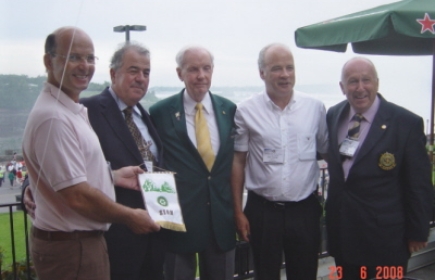 Louis Fleury, Jean-Daniel Papilloud, Pierre Henchoz de Lausanne et Oscar Kneubuhler de Nyon et le gouverneur international Wilkinson